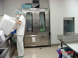 自動チューブ洗浄乾燥機・手術室直通ダムウェター