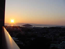 当院の中で、一番眺めがよく大村湾が見渡せ、夕日の沈む時など最高の眺望です。
